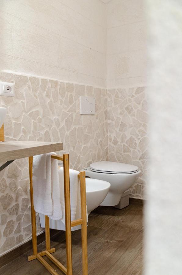 Modern Stone Apartment In The Heart Of Бари Екстериор снимка