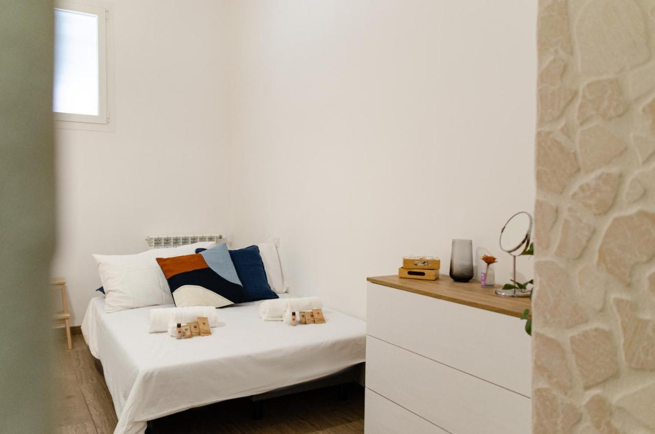 Modern Stone Apartment In The Heart Of Бари Екстериор снимка