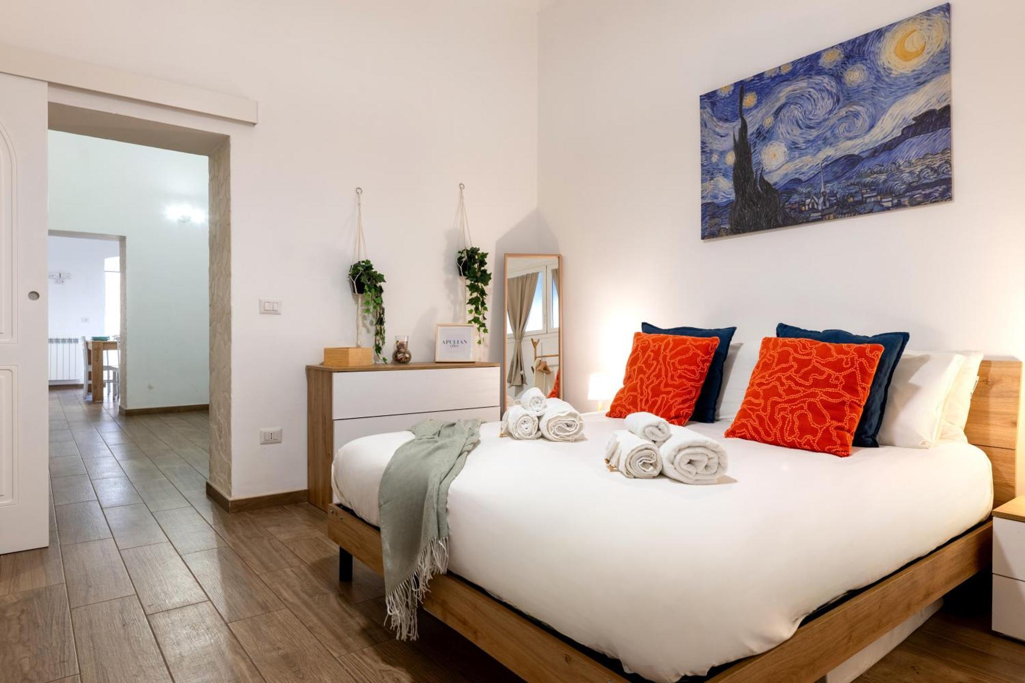 Modern Stone Apartment In The Heart Of Бари Екстериор снимка